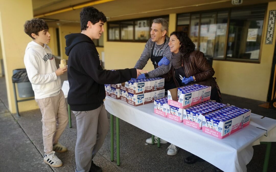 Desayuno andaluz gracias a AMPA Alfareros