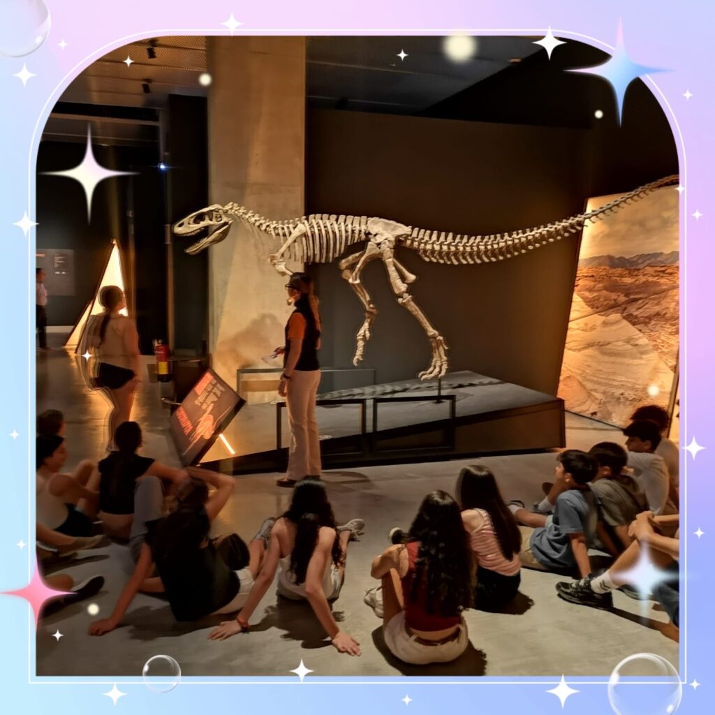 Dinosaurios, poemas, ciencia , música y literatura en Caixaforum 6