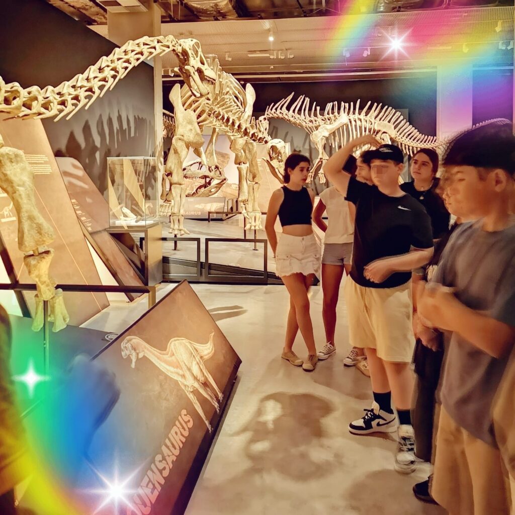 Dinosaurios, poemas, ciencia , música y literatura en Caixaforum 12