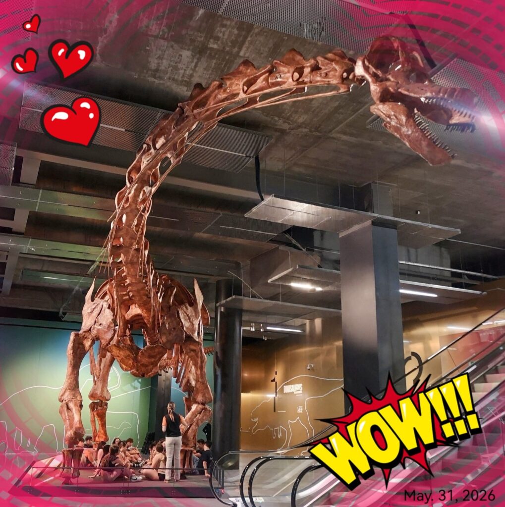 Dinosaurios, poemas, ciencia , música y literatura en Caixaforum 11