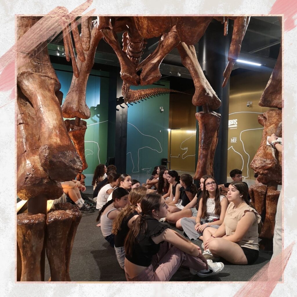 Dinosaurios, poemas, ciencia , música y literatura en Caixaforum 9